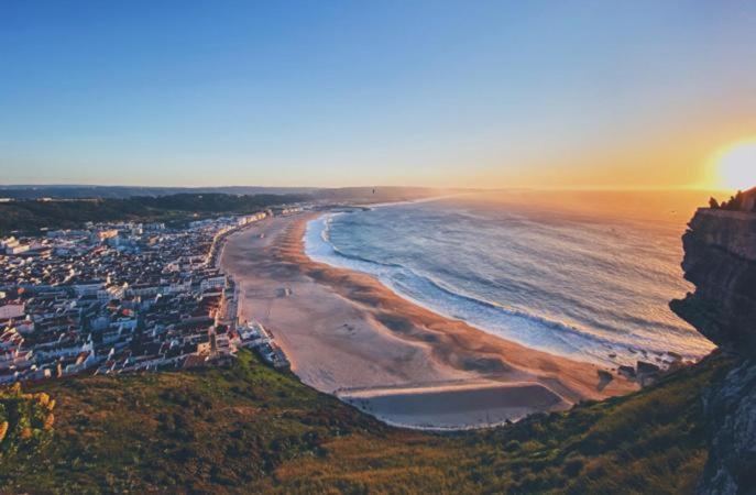 Sunset Terrace - Beachfront Apartment With Private Parking Nazare Bagian luar foto