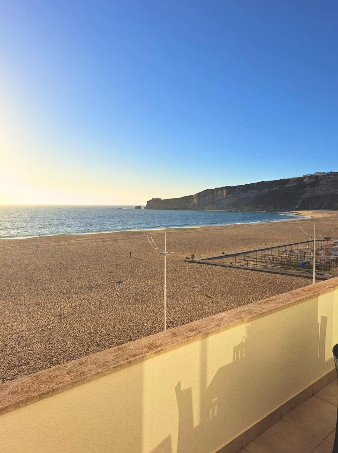 Sunset Terrace - Beachfront Apartment With Private Parking Nazare Bagian luar foto