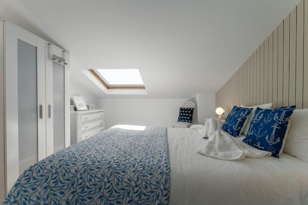 Sunset Terrace - Beachfront Apartment With Private Parking Nazare Bagian luar foto